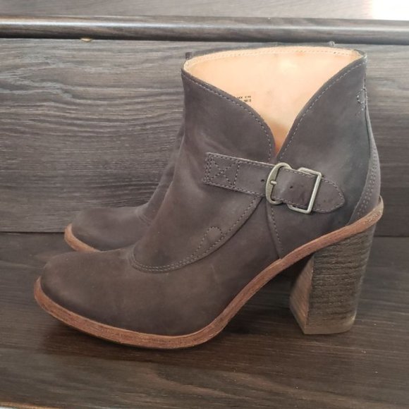 Timberland Brown Ankle Boots - Picture 2 of 12